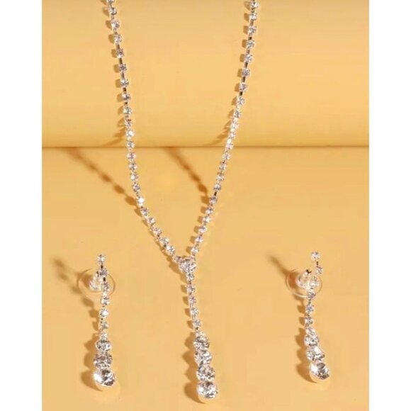 Matching Earrings and‎ Necklace Costume Set NEW - Picture 1 of 4